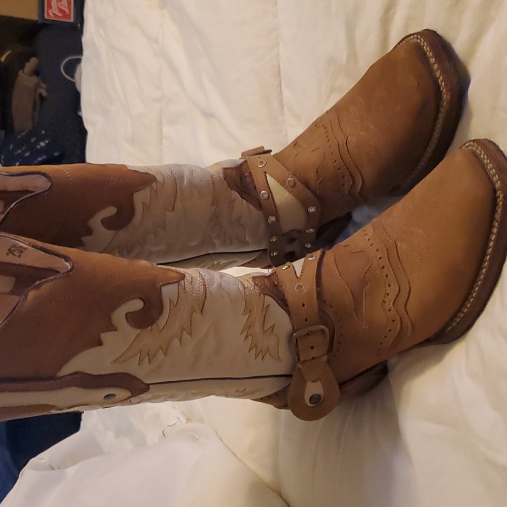 Women's Tronco Viejo Boots. Size 8.5
